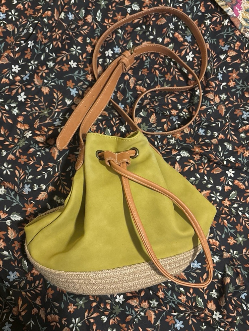 Universal Thread Olive Green Drawstring Bucket Bag with Tan Trim